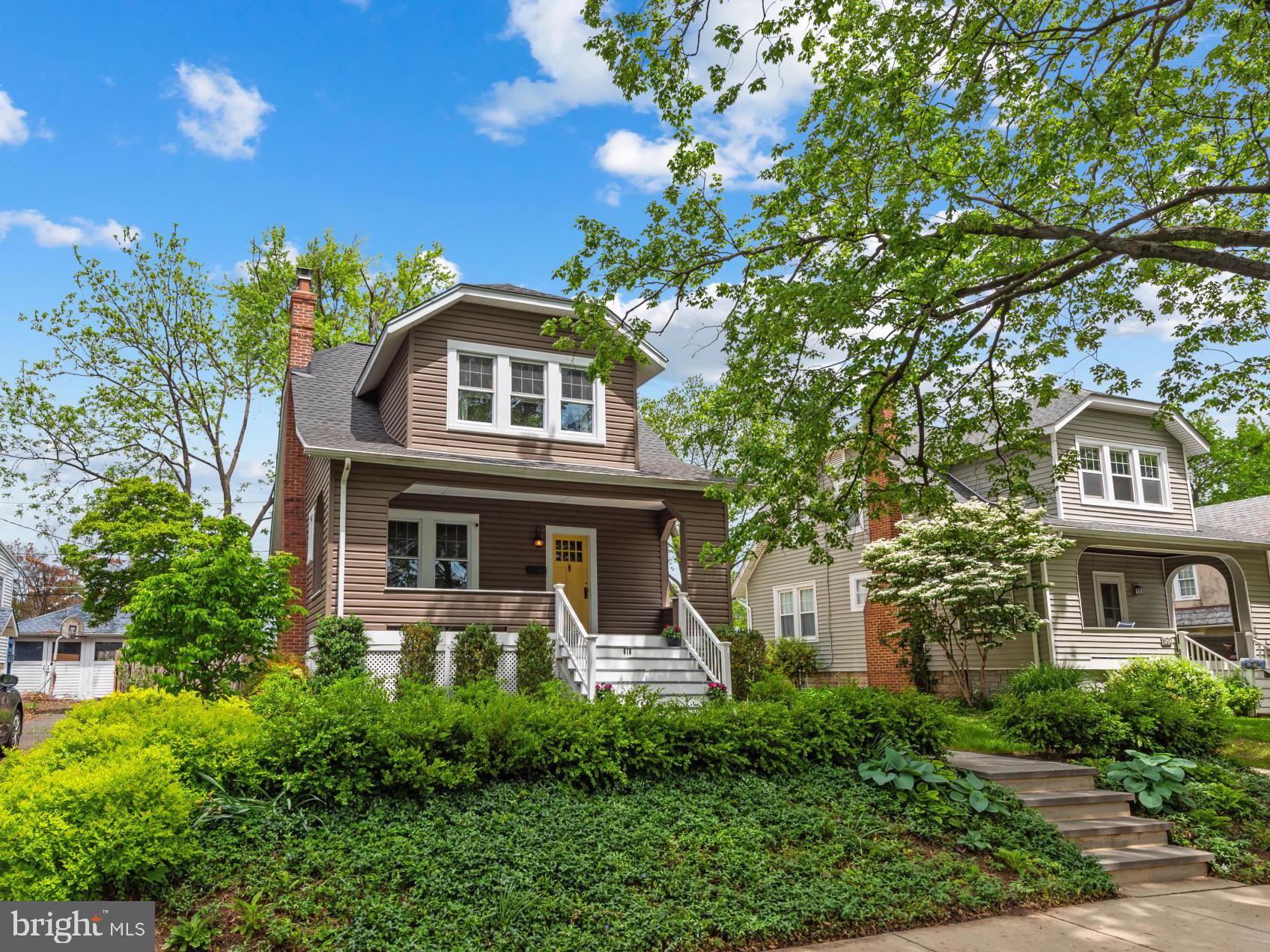 618 Anneslie Road Baltimore, MD 21212 - Photo 1 of 43 a front view of a house with a garden