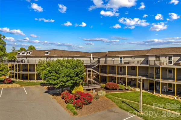 $375,000 | 7831 Spinnaker Bay Drive, Sherrills Ford, NC 28673