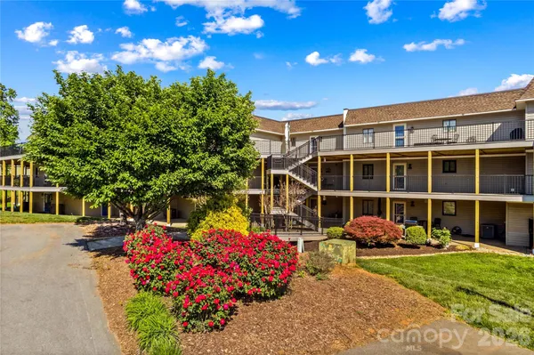 $375,000 | 7831 Spinnaker Bay Drive, Sherrills Ford, NC 28673