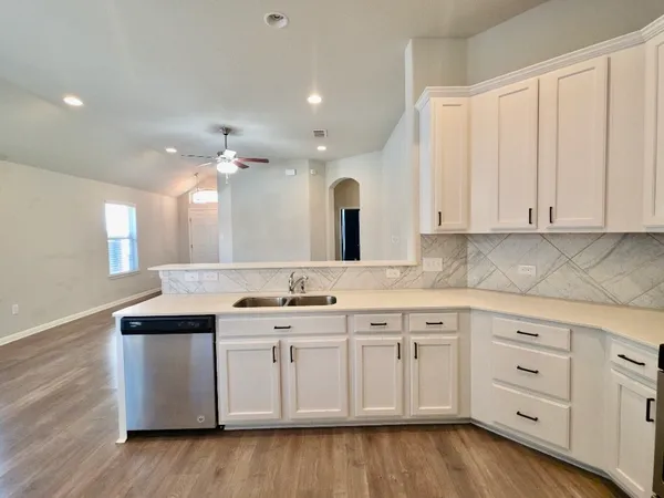 $2,175 | 13208 Mariscan Street, Manchaca, TX 78652