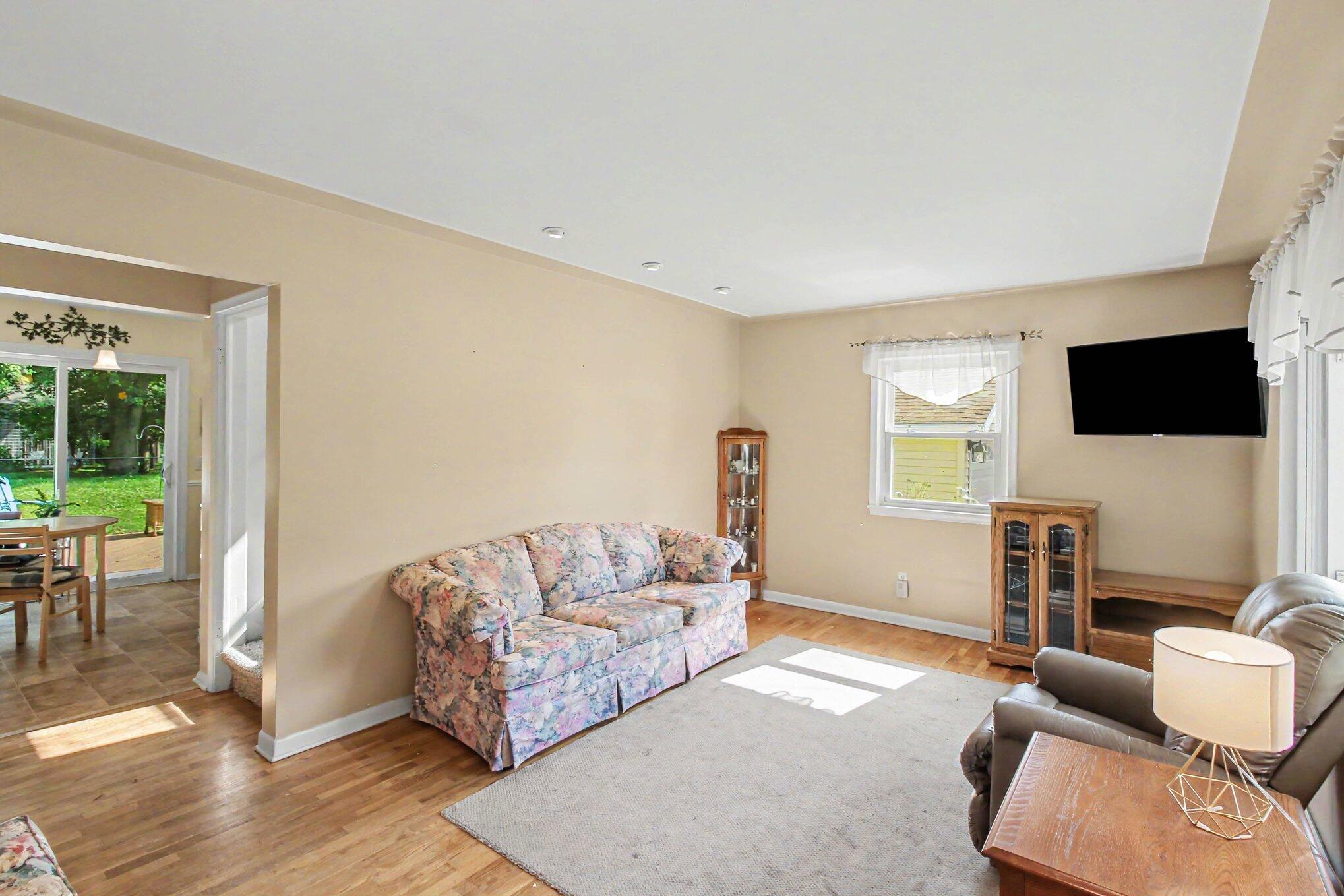 8919 Windsor Highway Dimondale, MI 48821 - Photo 9 of 28 009_file_6469