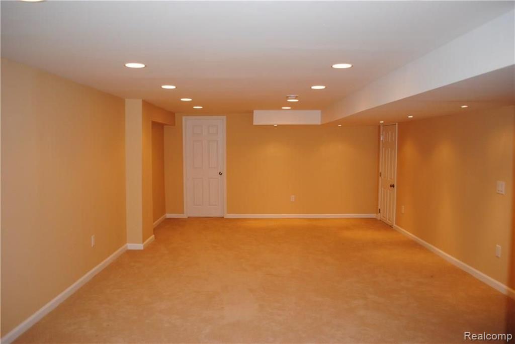572 Tennyson Rochester Hills, MI 48307 - Photo 11 of 23