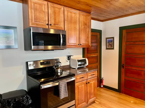 $2,600 | 1316 Us Route 302, Bartlett, NH 03812