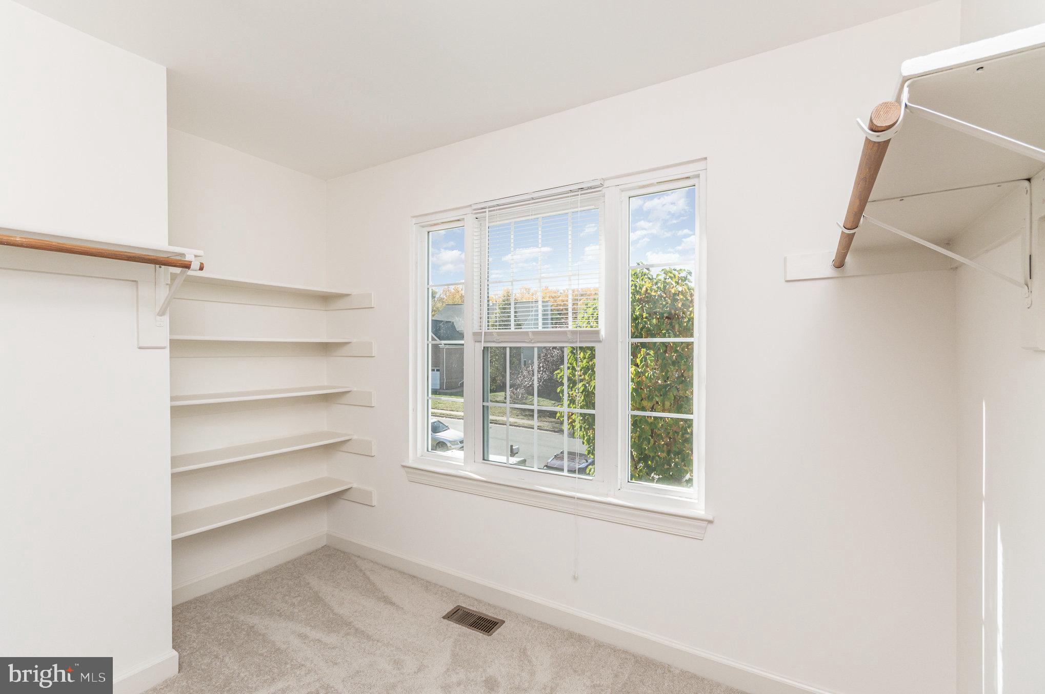 16033 Kings Mountain Road Woodbridge, VA 22191 - Photo 27 of 46 Primary walk in Closet
