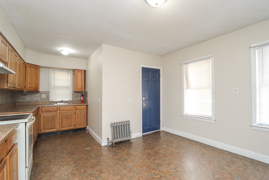 85-87 Mooreland Street Springfield, MA 01104 - Photo 10 of 16 Gallery Image 10