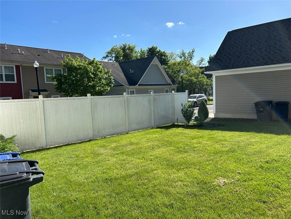180 Elizabeth Parkway Akron, OH 44304 - Photo 40 of 46 View of yard with fence