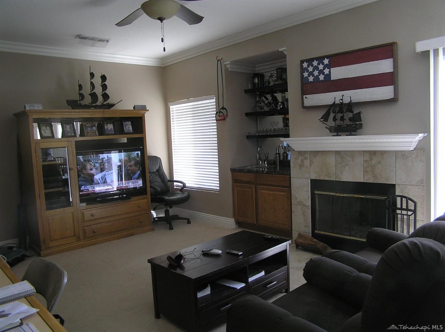1032 Clearview Street Tehachapi, CA 93561 - Photo 5 of 31 Family Room