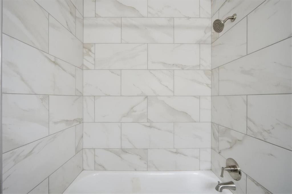 115 Winding River Drive, Unit B Atlanta, GA 30350 - Photo 22 of 32 a bathroom with a bathtub