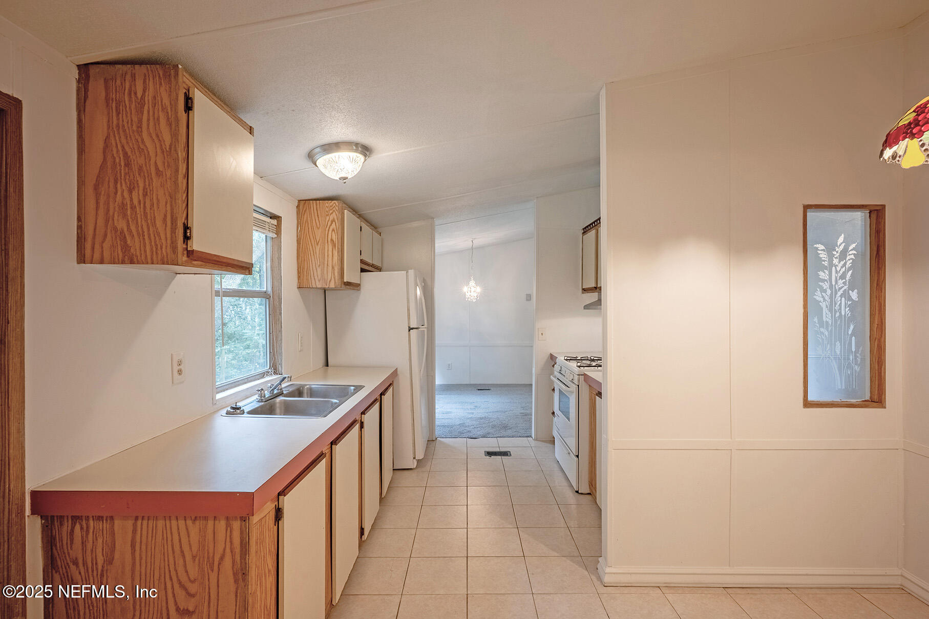 8105 Colee Cove Road St. Augustine, FL 32092 - Photo 20 of 44 a kitchen with a refrigerator a sink and a stove