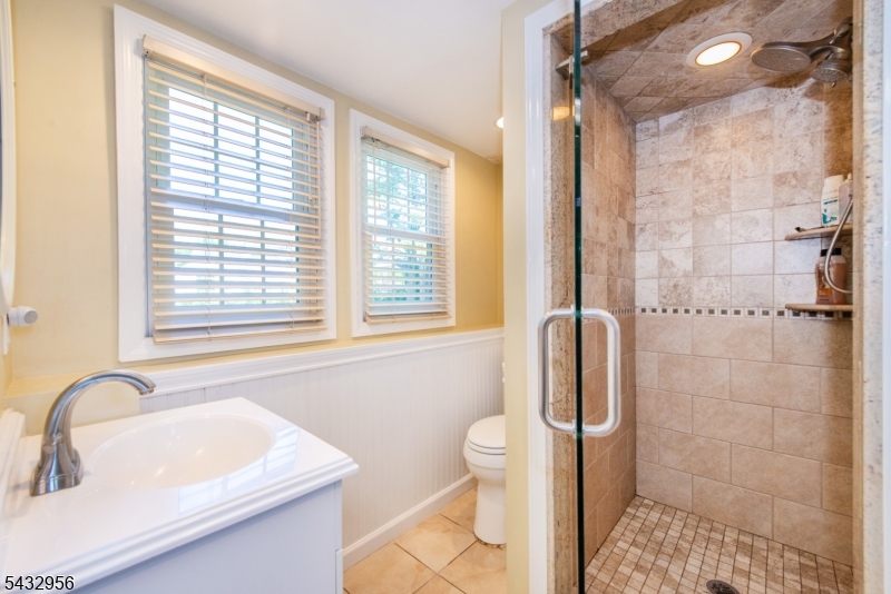3 Knoll Road Fairfield, NJ 07004 - Photo 28 of 38
