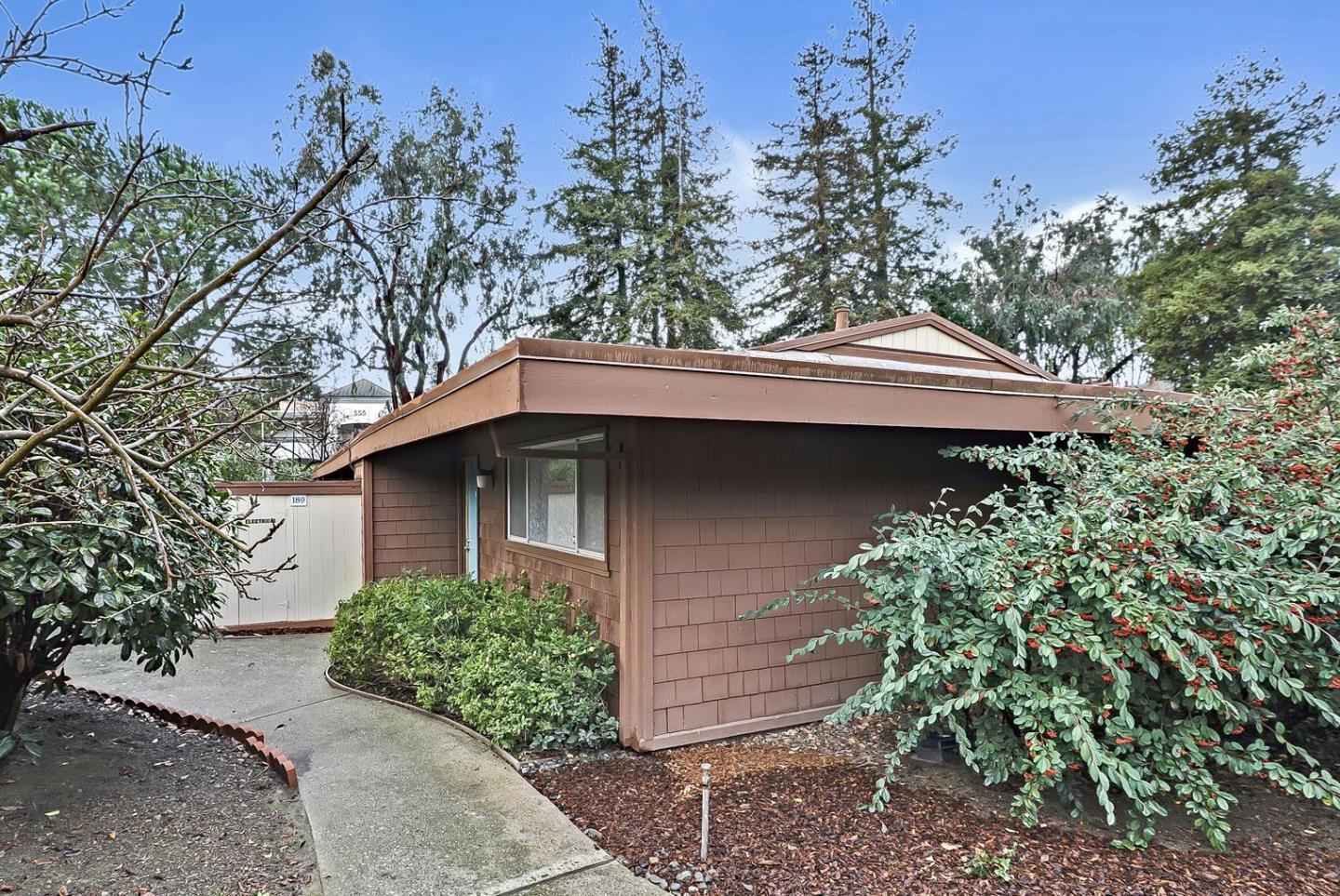 500 West Middlefield Road, Unit 189 Mountain View, CA 94043 - Photo 3 of 32 Gallery Image 3