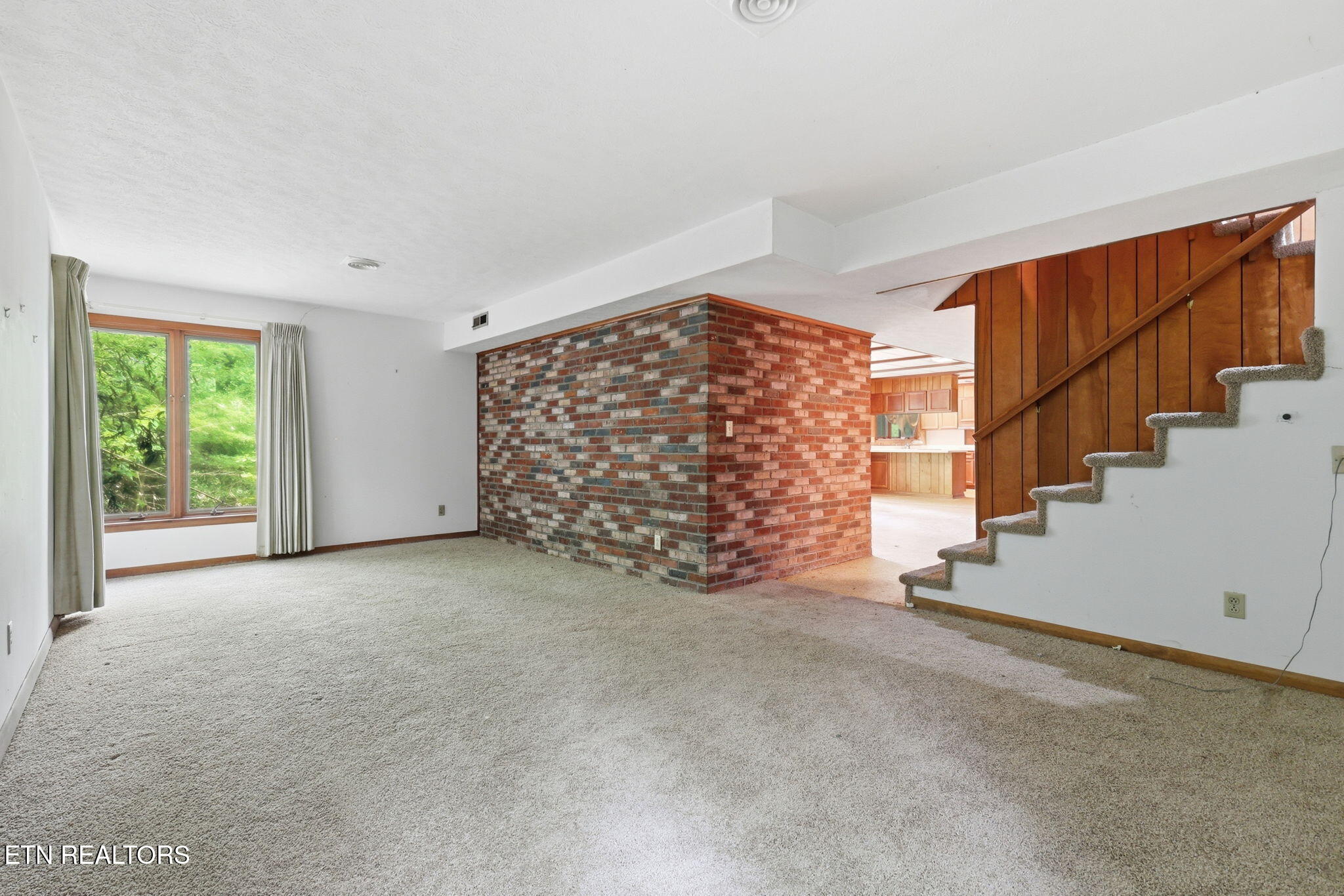 114 Balboa Circle Oak Ridge, TN 37830 - Photo 17 of 52 Living Room/Den
