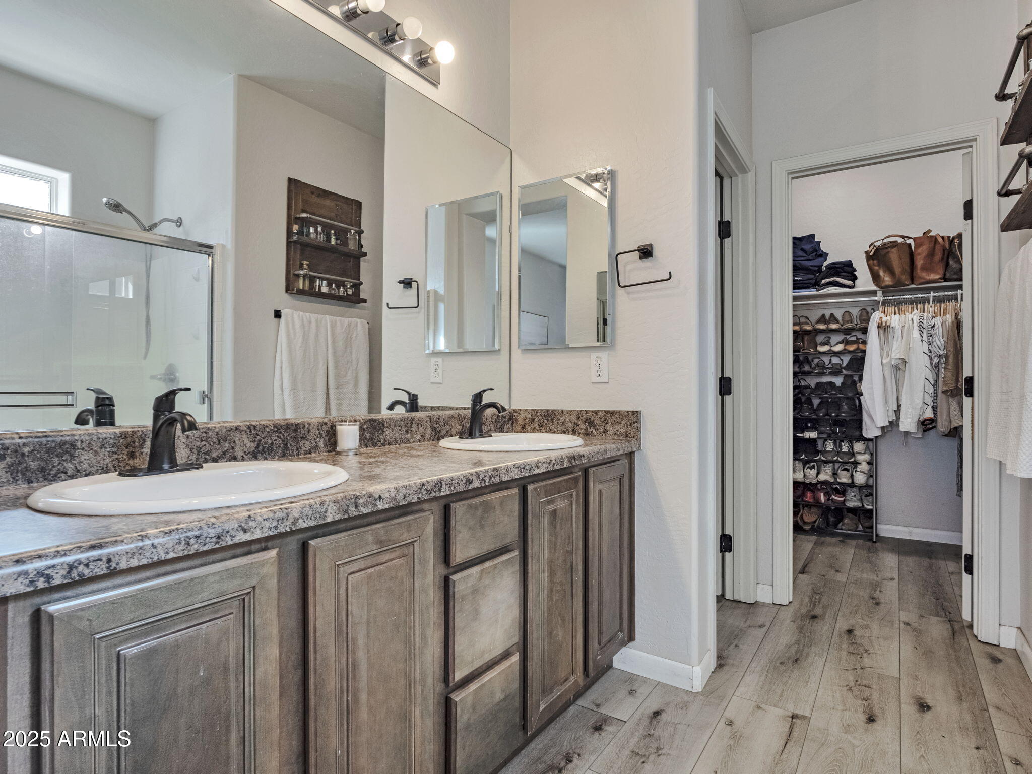 628 King Copper Road Clarkdale, AZ 86324 - Photo 12 of 25 Primary Bath_1