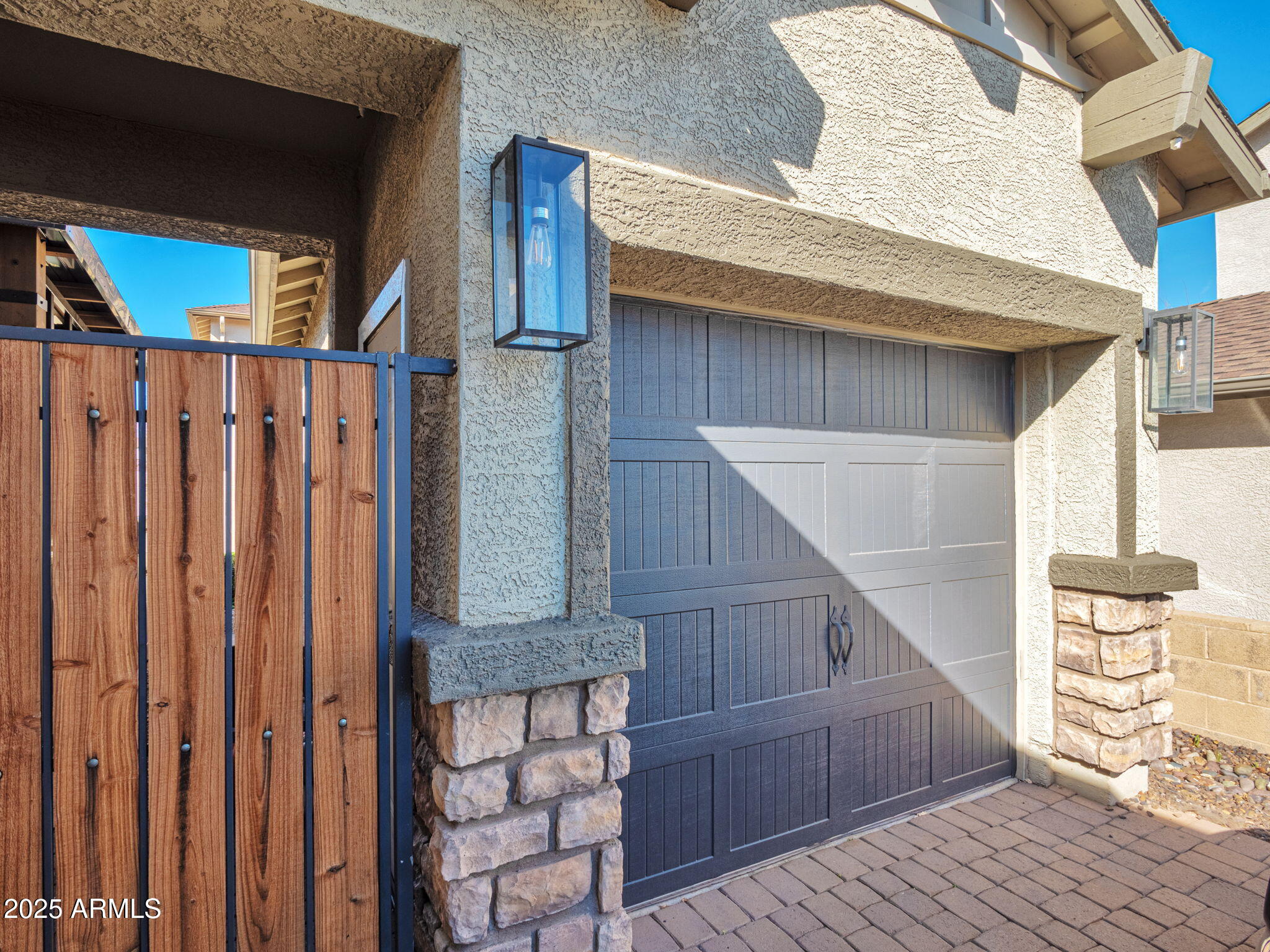 628 King Copper Road Clarkdale, AZ 86324 - Photo 20 of 25 Exterior_Garage