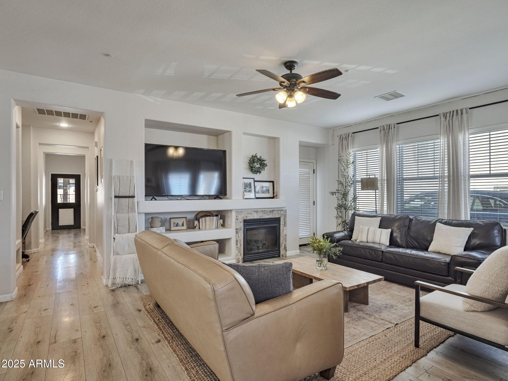 628 King Copper Road Clarkdale, AZ 86324 - Photo 2 of 25 Living Room_1