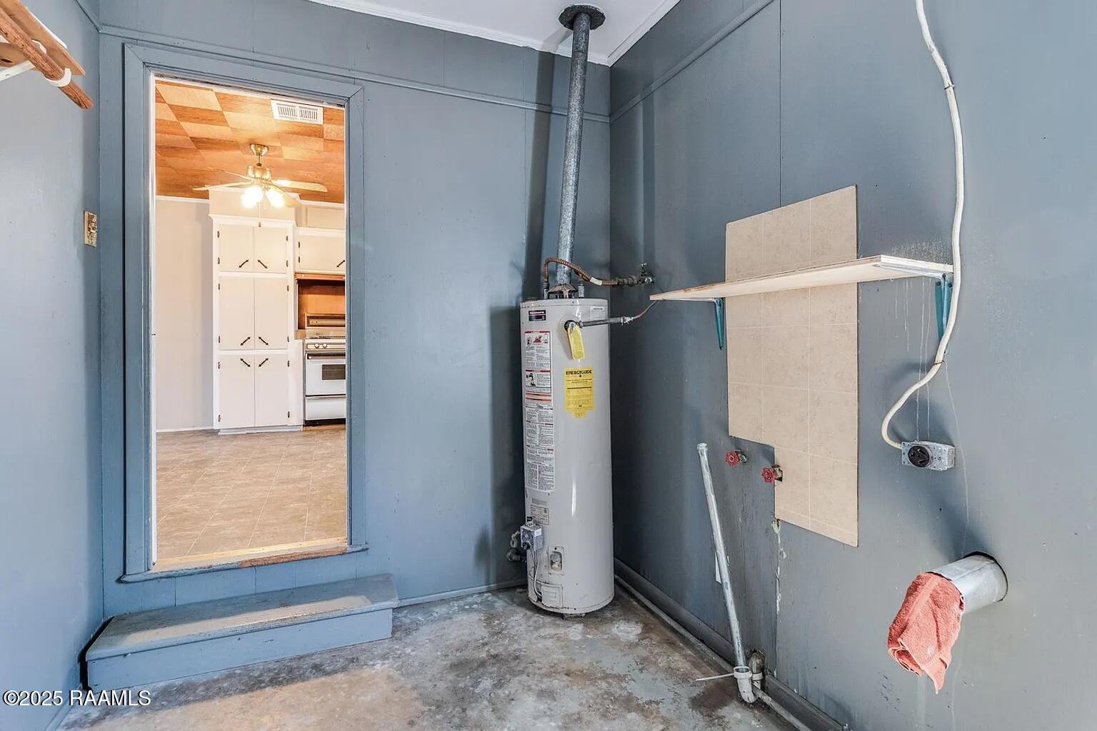 907 Elizabeth Street Scott, LA 70583 - Photo 13 of 14 907 Elizabeth - laundry room