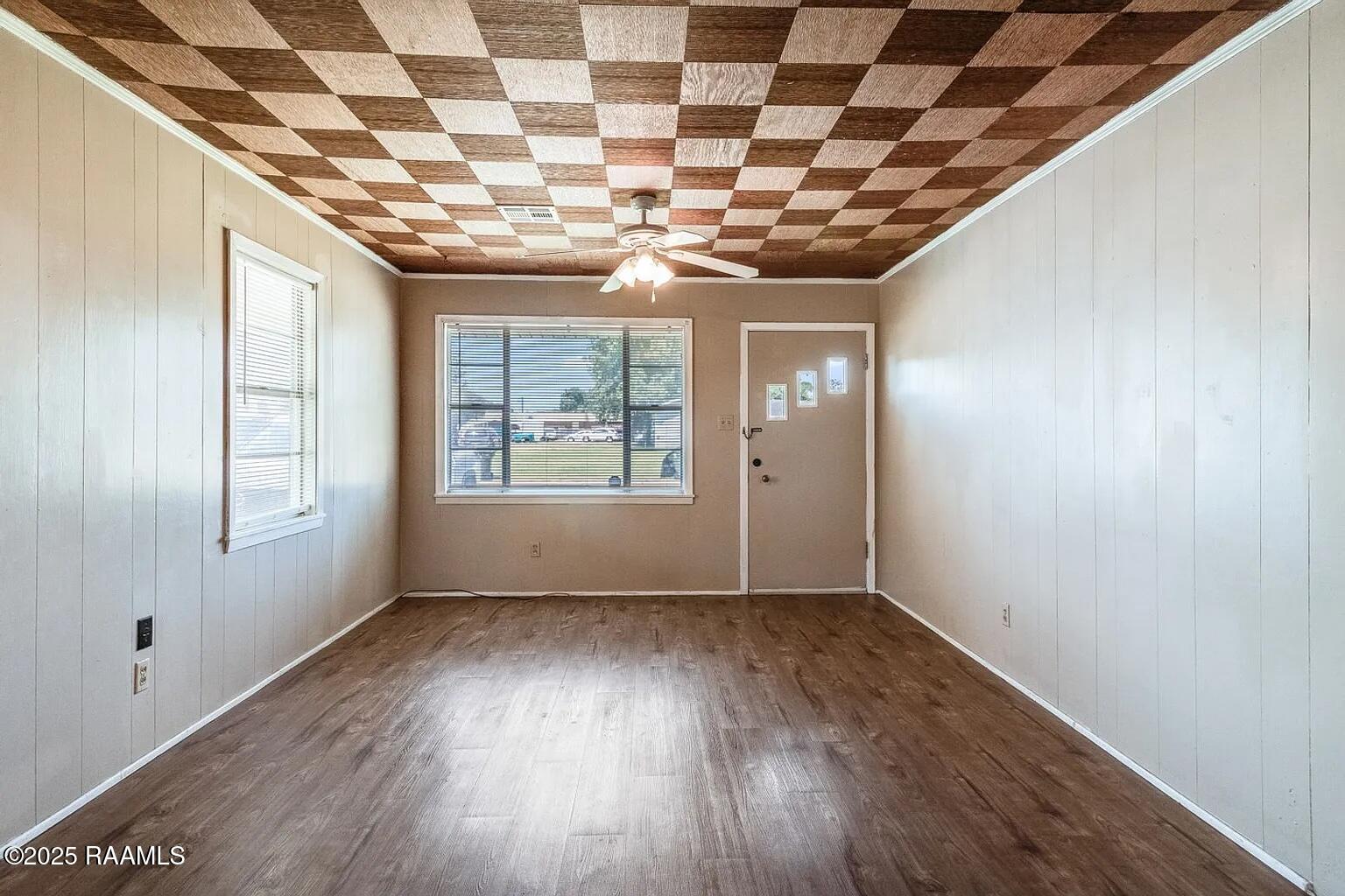 907 Elizabeth Street Scott, LA 70583 - Photo 3 of 14 907 Elizabeth - living room