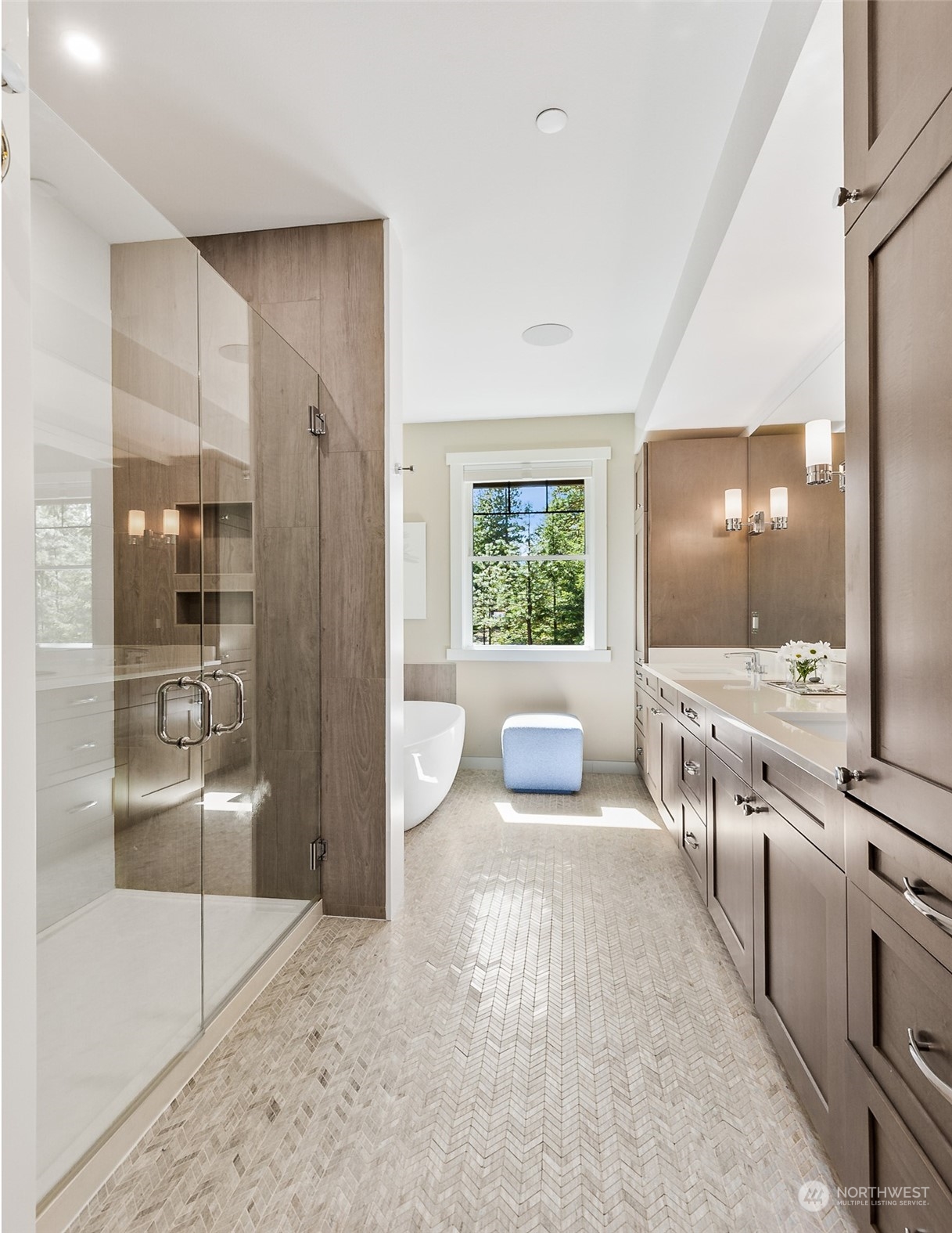 677 Larkspur Loop Cle Elum, WA 98922 - Photo 17 of 38 a large bathroom with a glass door shower and sink