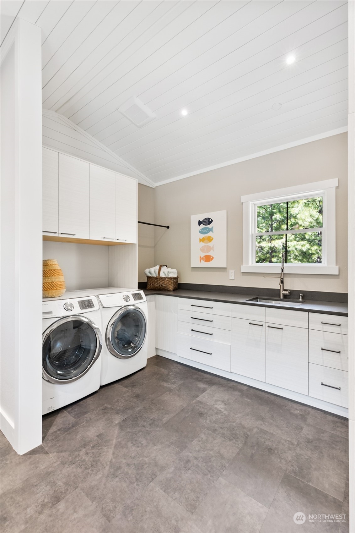 677 Larkspur Loop Cle Elum, WA 98922 - Photo 21 of 38 a kitchen with a stove and a white cabinets