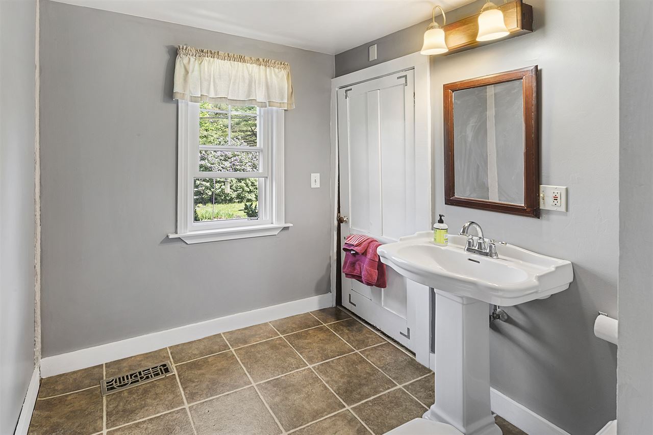 72 Edwards Mill Road Chester, NH 03036 - Photo 11 of 31