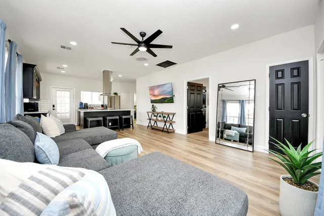 $6,500 | 710 Kipp Avenue, Kemah, TX 77565