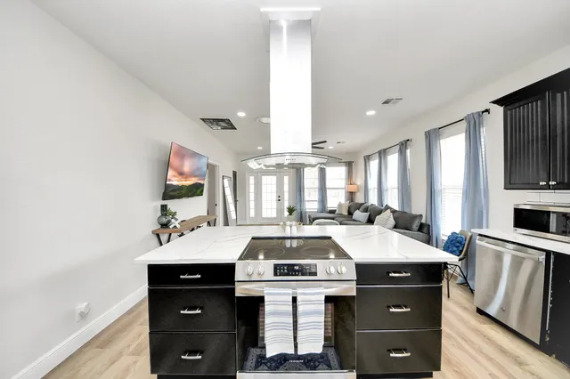 $6,500 | 710 Kipp Avenue, Kemah, TX 77565