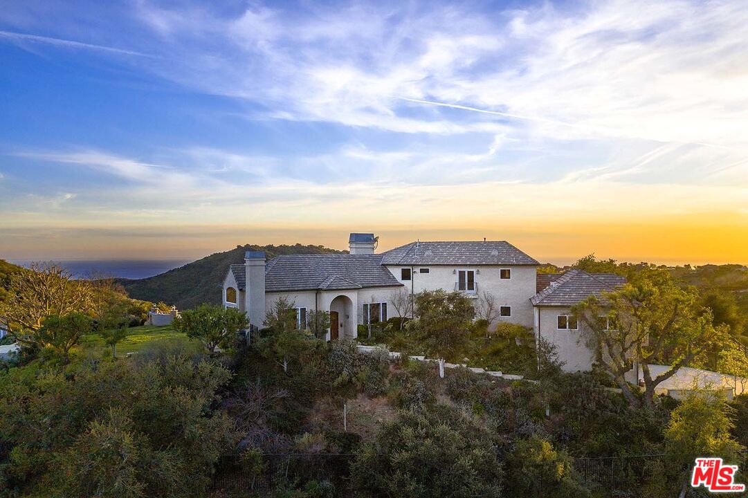 20370 Skyhawk Lane Topanga, CA 90265 - Photo 3 of 43 a view of a large building