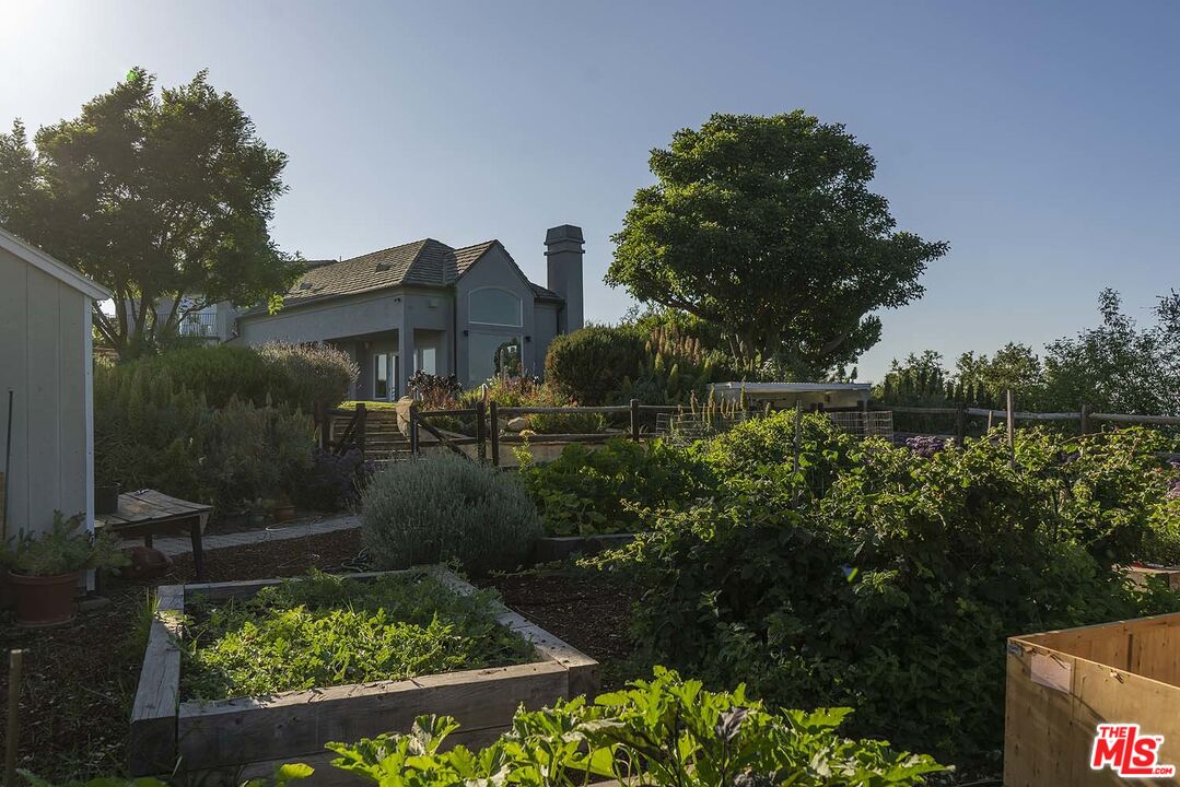 20370 Skyhawk Lane Topanga, CA 90265 - Photo 33 of 43 a view of a back yard