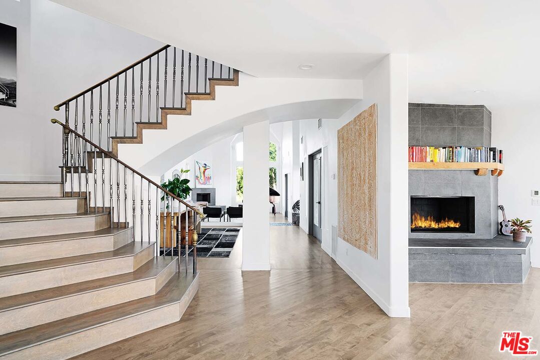 20370 Skyhawk Lane Topanga, CA 90265 - Photo 6 of 43 a view of entryway and hall