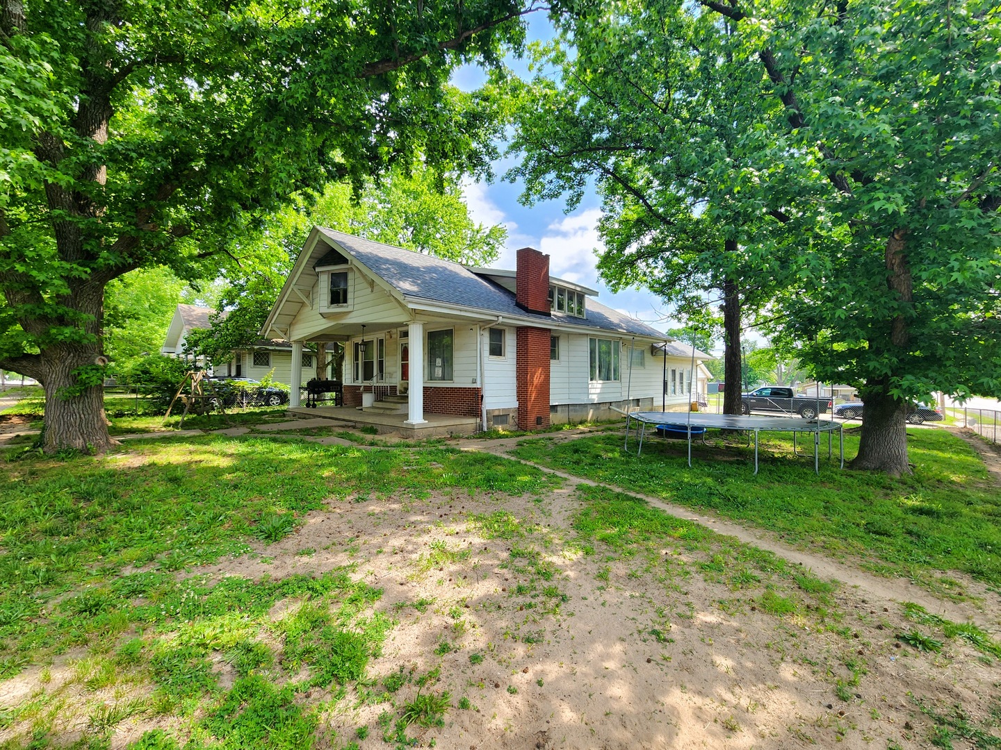 214 South Bush Avenue Hurst, IL 62949 - Photo 2 of 23