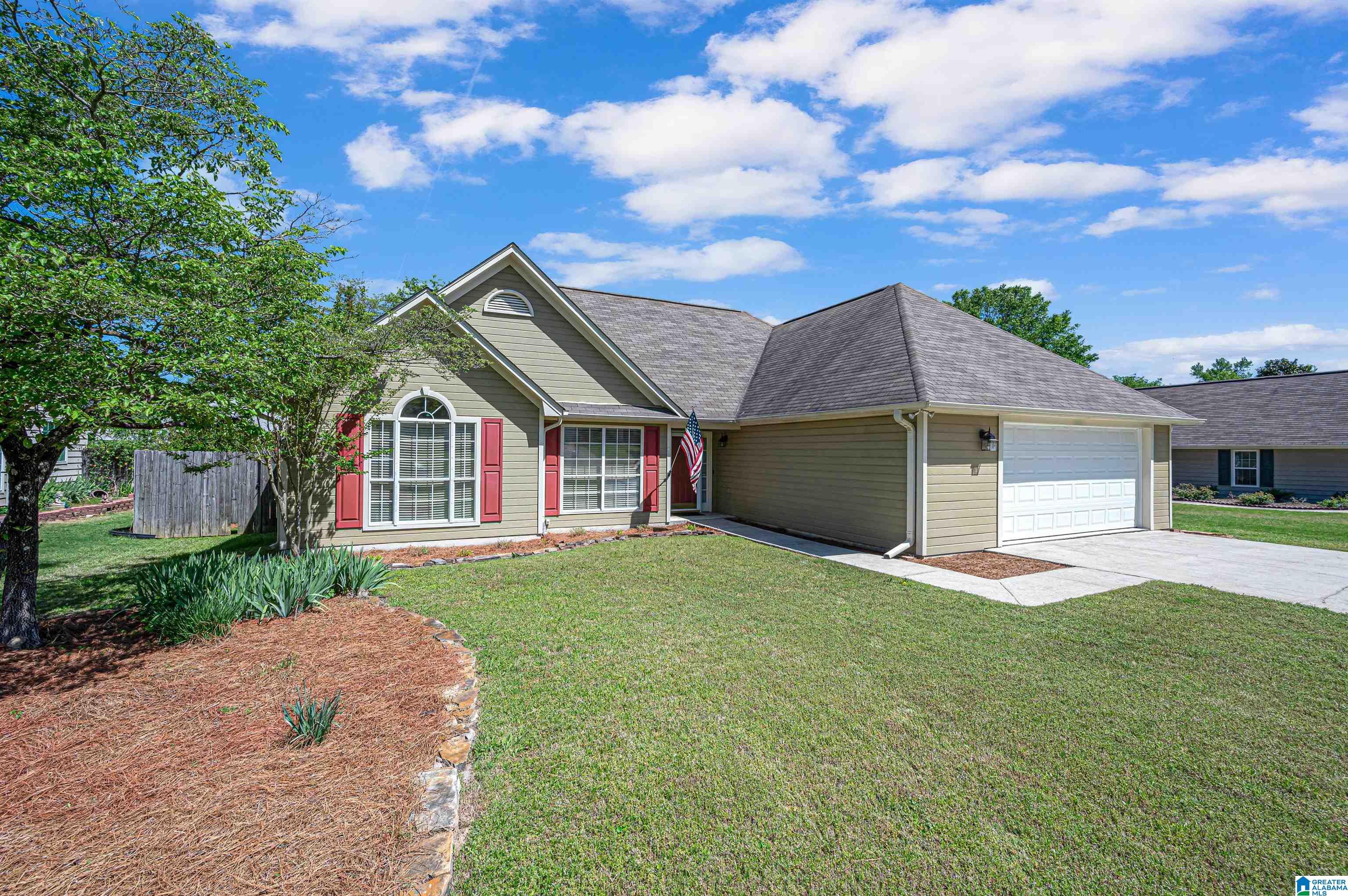 169 Greenfield Lane Alabaster, AL 35007 - Photo 2 of 36