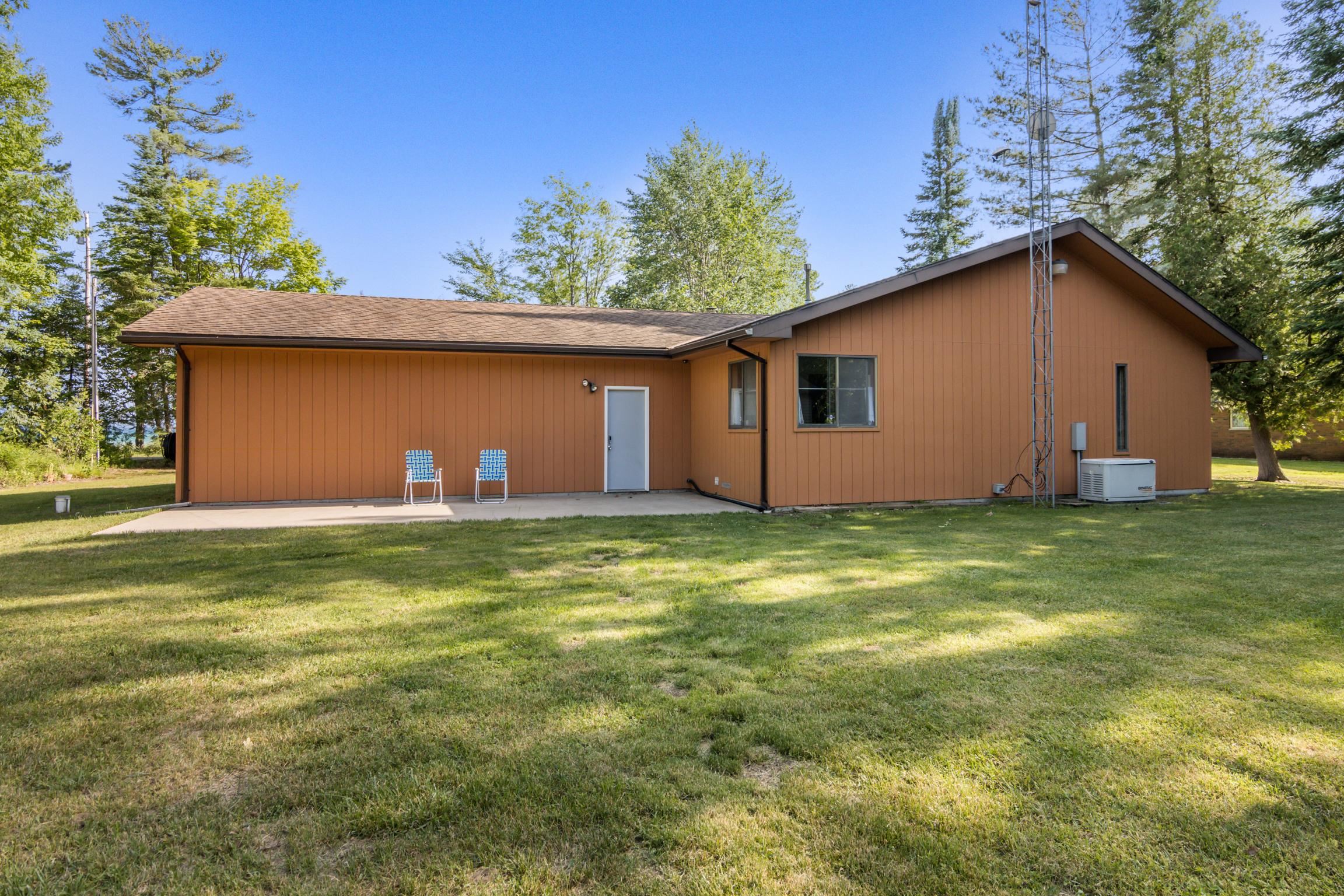 3846-3842 South Lee Point Road Suttons Bay, MI 49682 - Photo 9 of 32 1935698-b0895040-120e-4ca2-88ec-0e6a01b106e6.JPG
