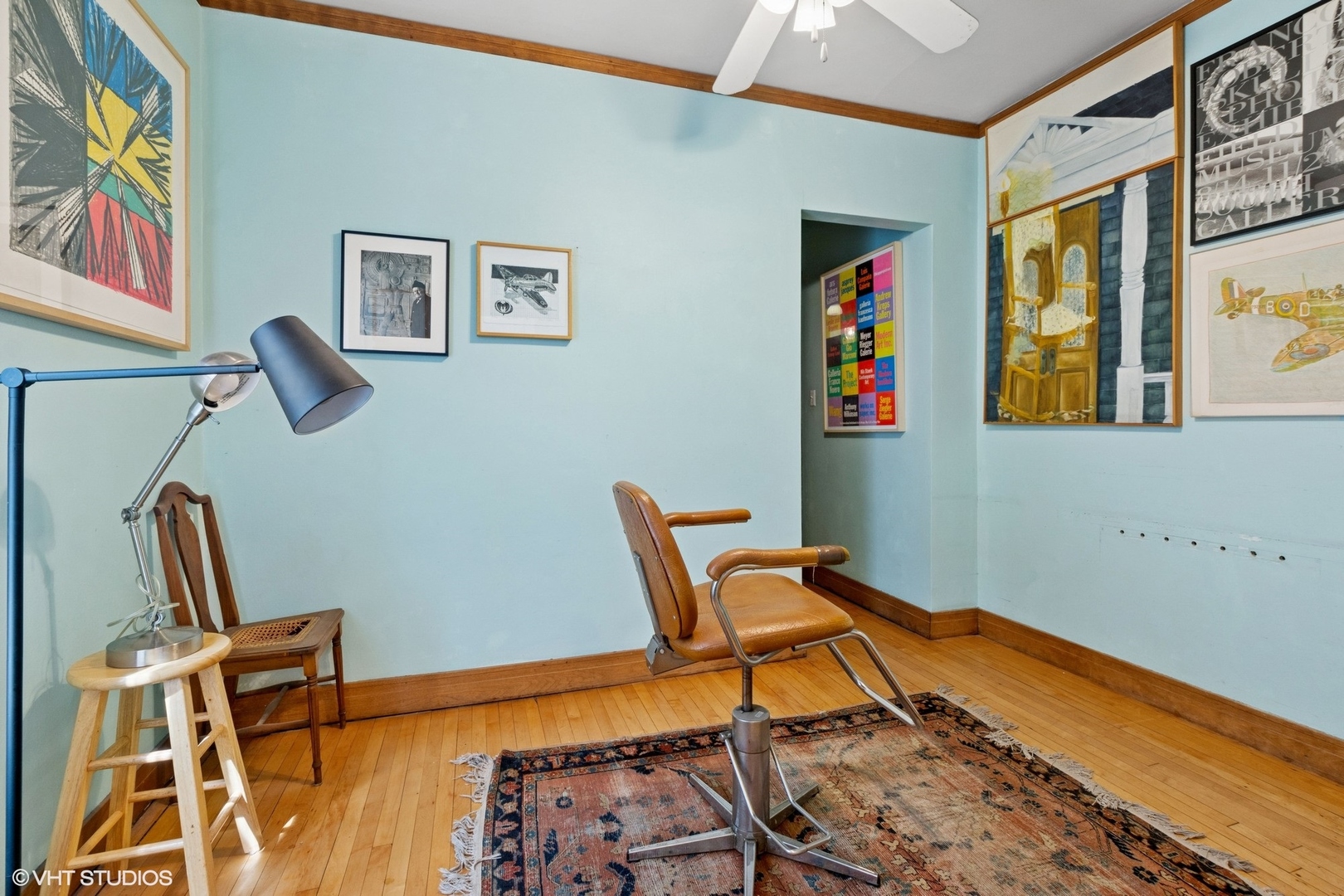 5863 North Kenmore Avenue, Unit 2 Chicago, IL 60660 - Photo 16 of 26 a chair and a table in a room