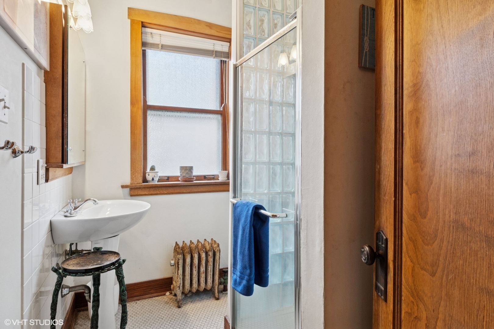 5863 North Kenmore Avenue, Unit 2 Chicago, IL 60660 - Photo 22 of 26 a bathroom with a sink and a mirror