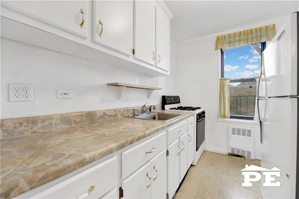2425 Haring Street, Unit 4G Brooklyn, NY 11235 - Photo 17 of 29 a spacious bathroom with a sink and a mirror