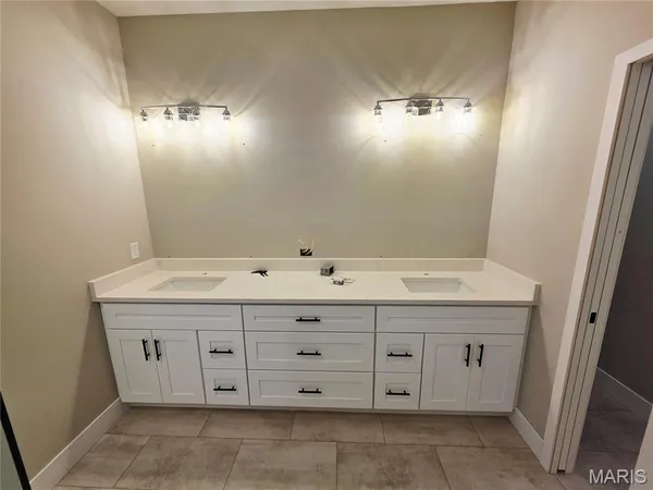$635,000 | 433 Briarberry Drive, Shiloh, IL 62221