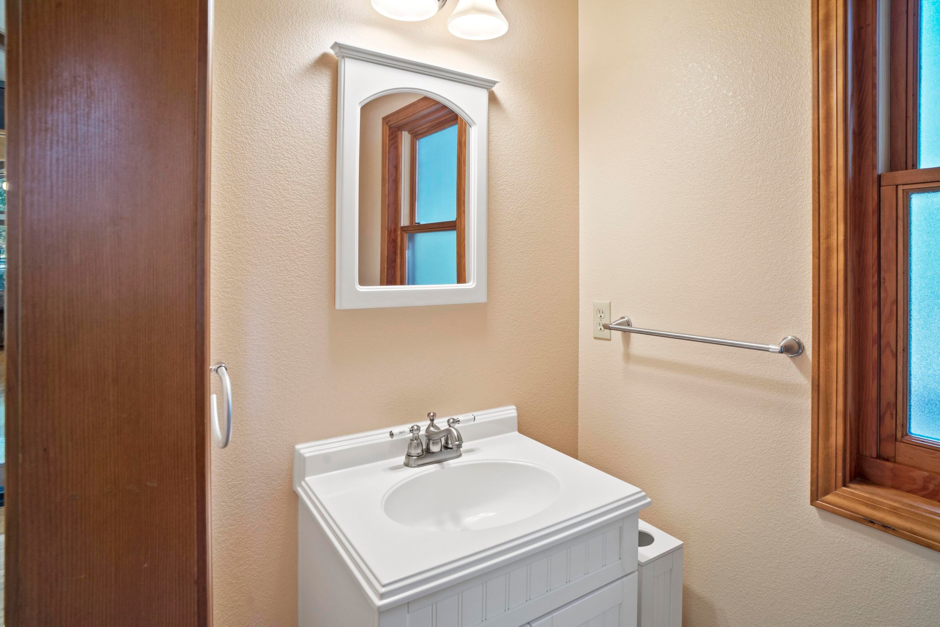 2021 Queens Branch Road Rogue River, OR 97537 - Photo 15 of 37 Second bath