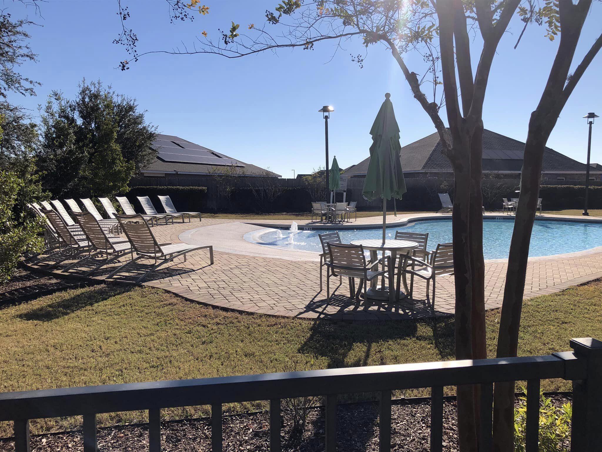 434 Chickadee Street Crestview, FL 32539 - Photo 34 of 38 Pool w Lounge Area