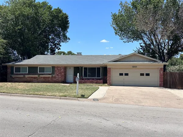 $305,000 | 1321 Hurstview Drive, Hurst, TX 76053