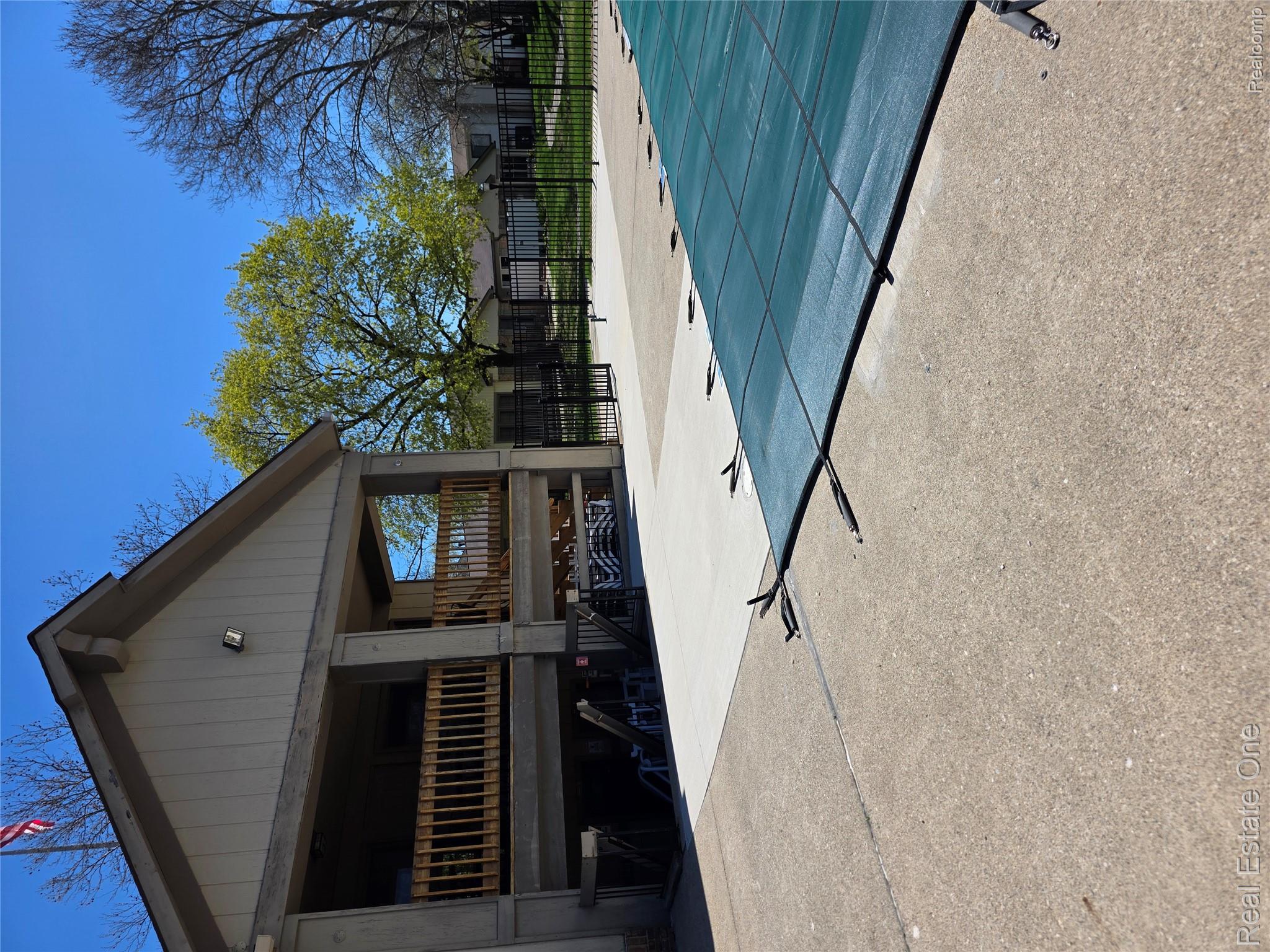 2898 Roundtree Drive Troy, MI 48083 - Photo 51 of 63