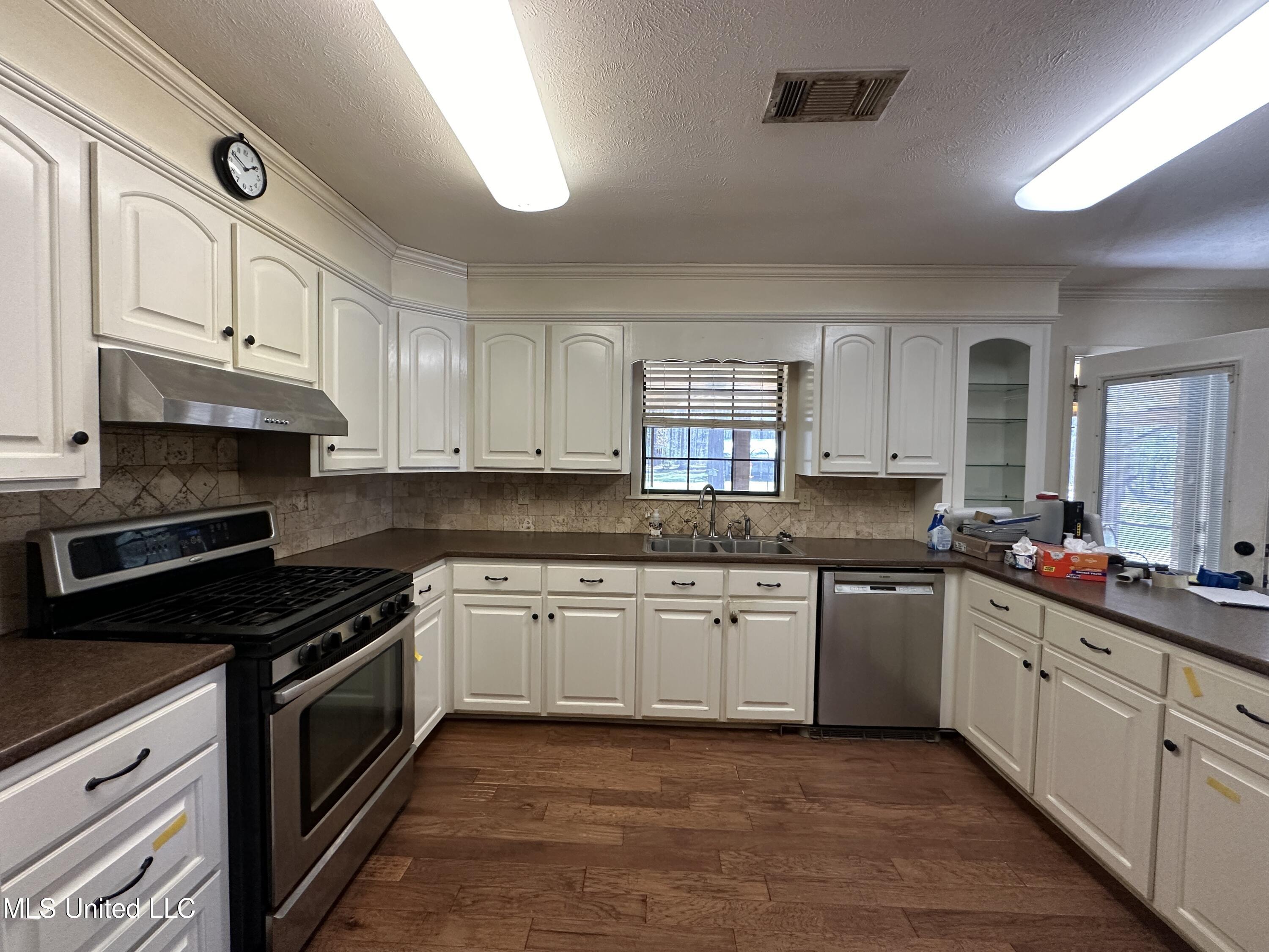 6719 Parsons Road Terry, MS 39170 - Photo 11 of 32 Kitchen View 3
