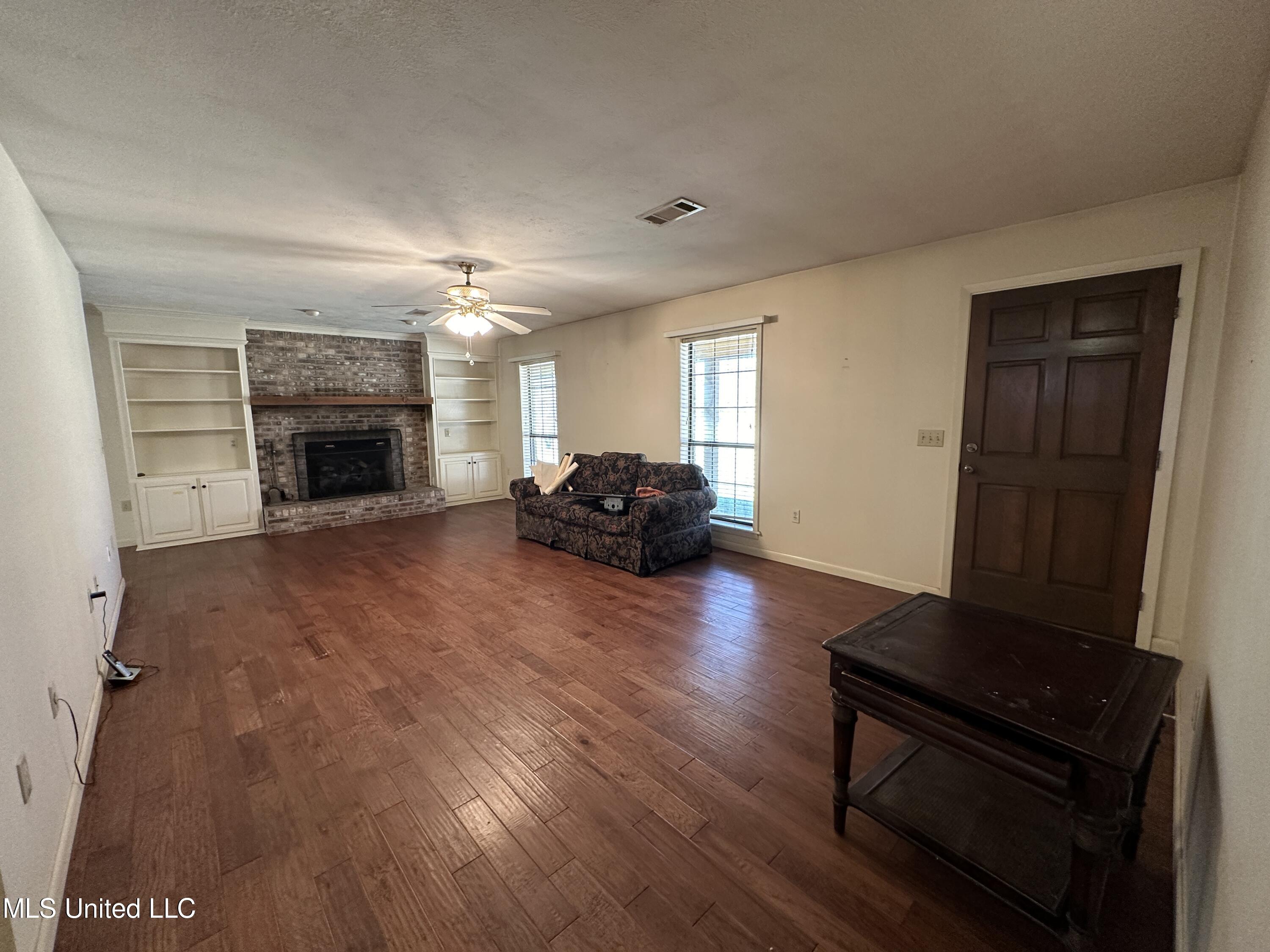 6719 Parsons Road Terry, MS 39170 - Photo 12 of 32 Living Room