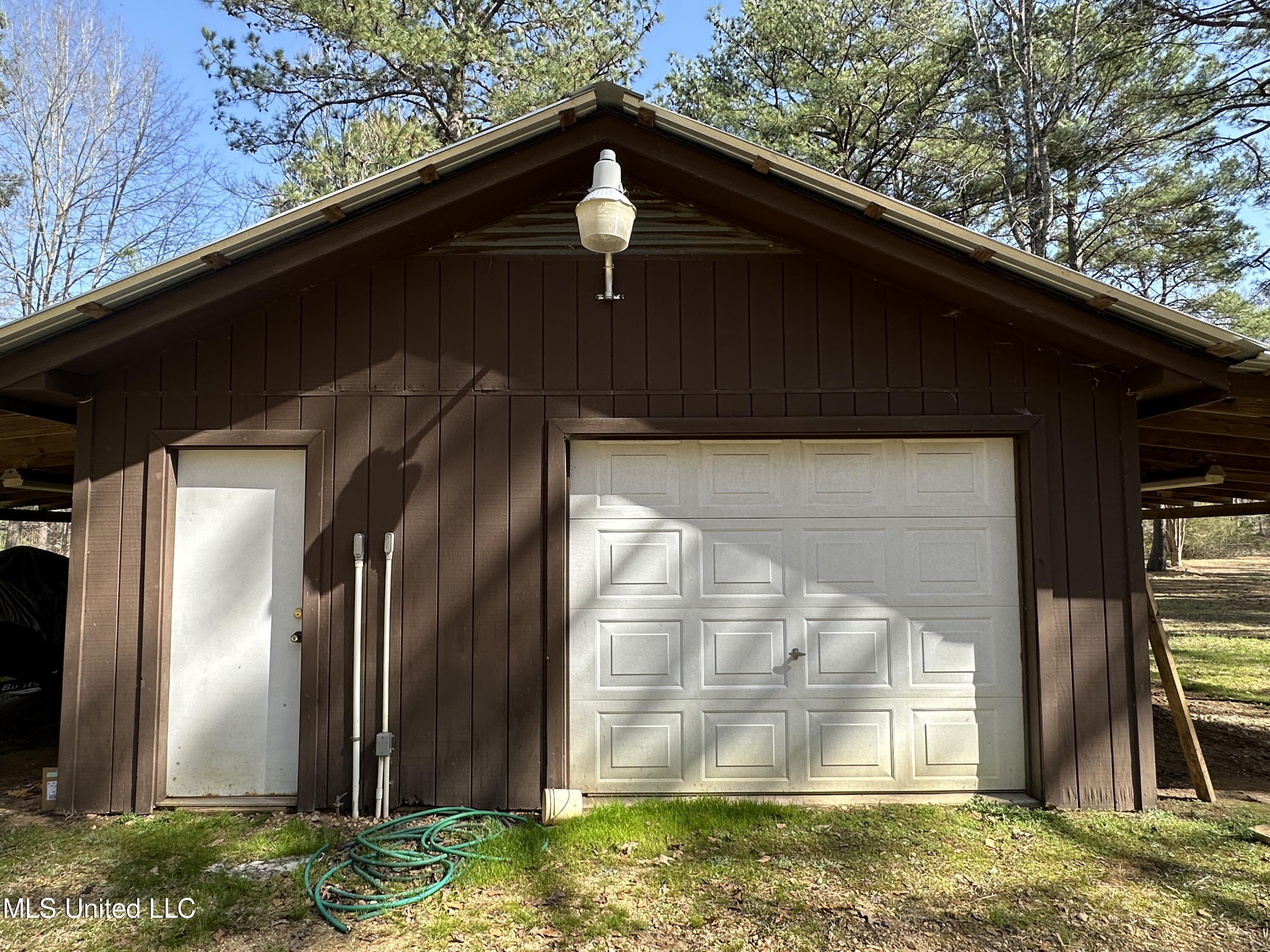 6719 Parsons Road Terry, MS 39170 - Photo 28 of 32 Shop Roll-up Garage Door