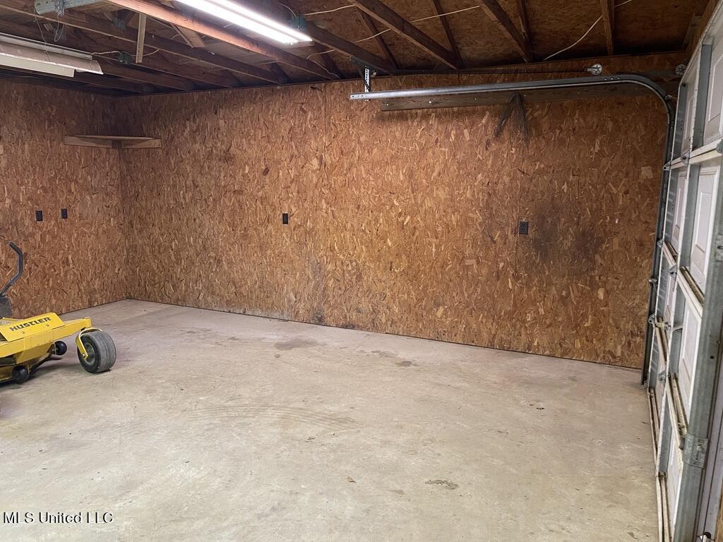 6719 Parsons Road Terry, MS 39170 - Photo 29 of 32 Shop Interior View 3