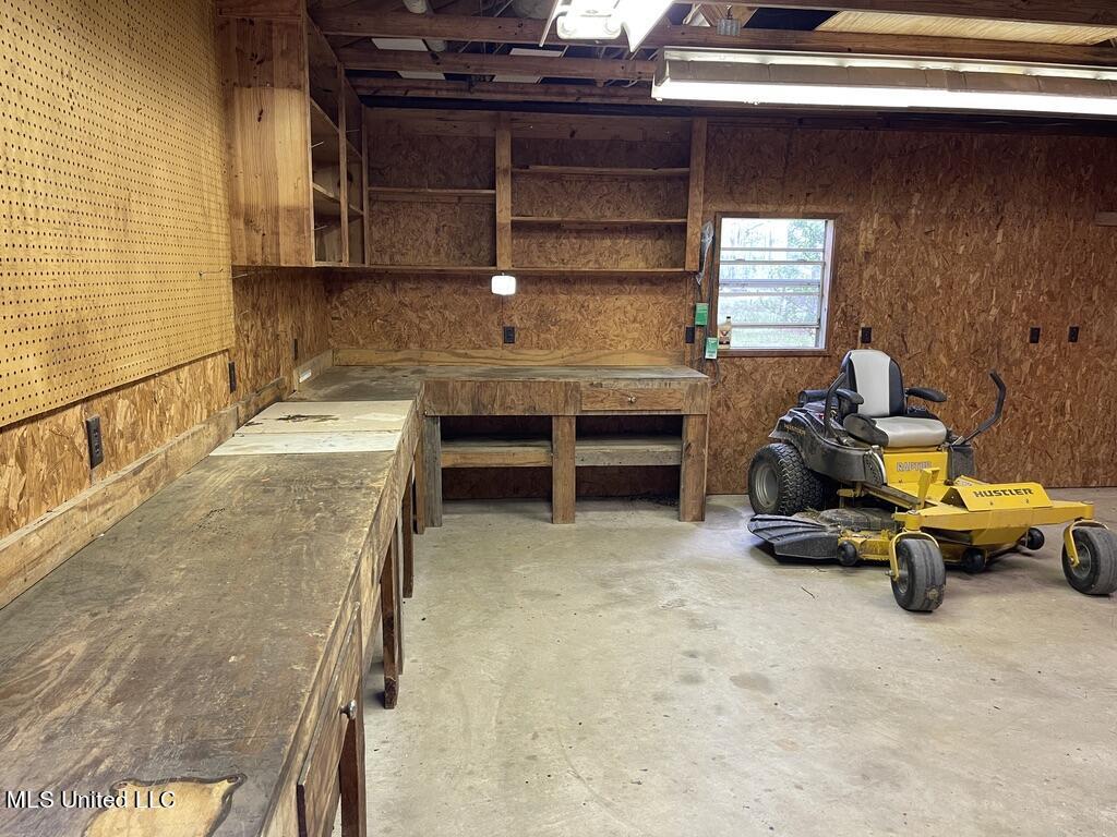 6719 Parsons Road Terry, MS 39170 - Photo 30 of 32 Shop Interior View 4