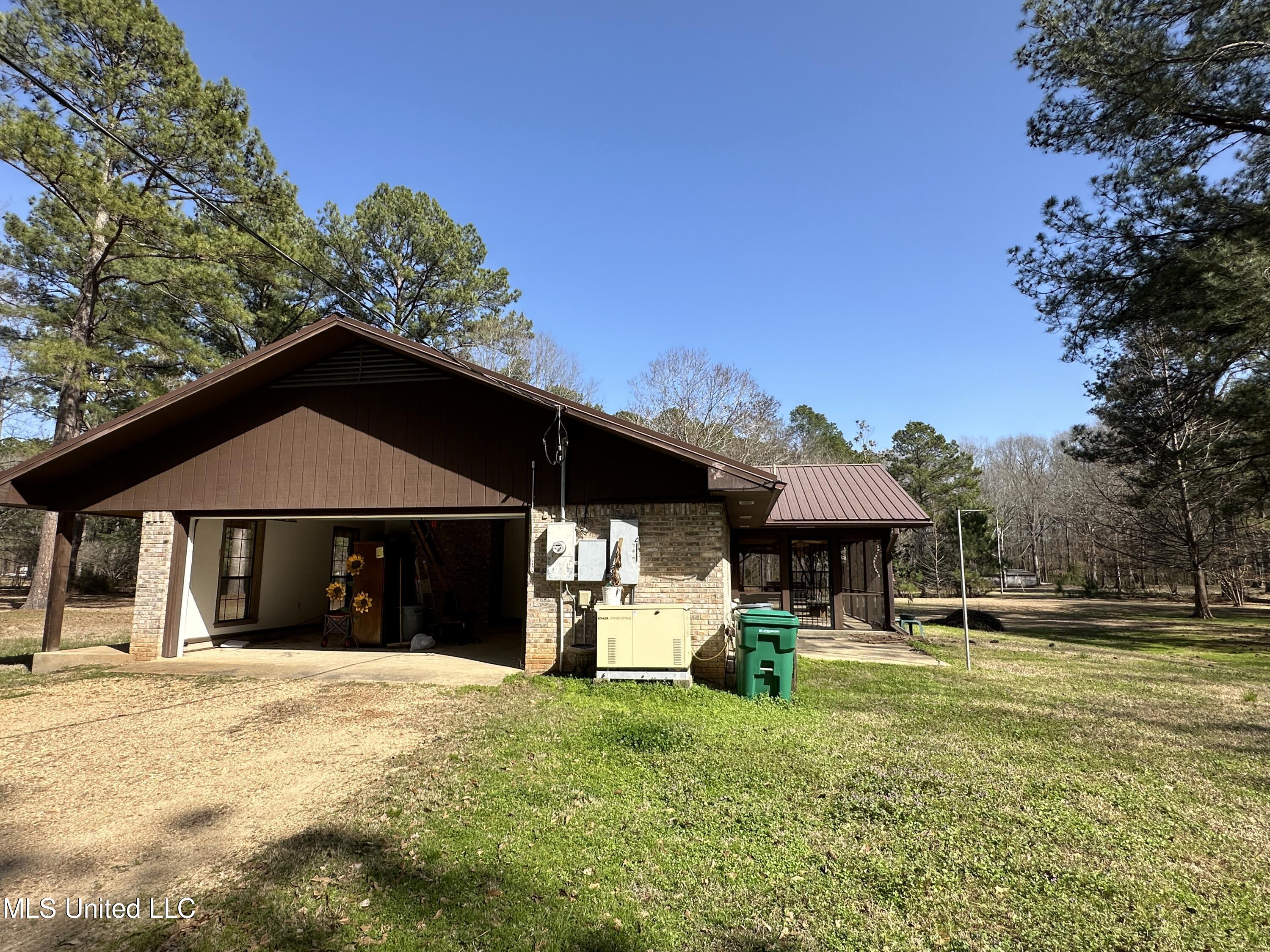 6719 Parsons Road Terry, MS 39170 - Photo 5 of 32 Garage
