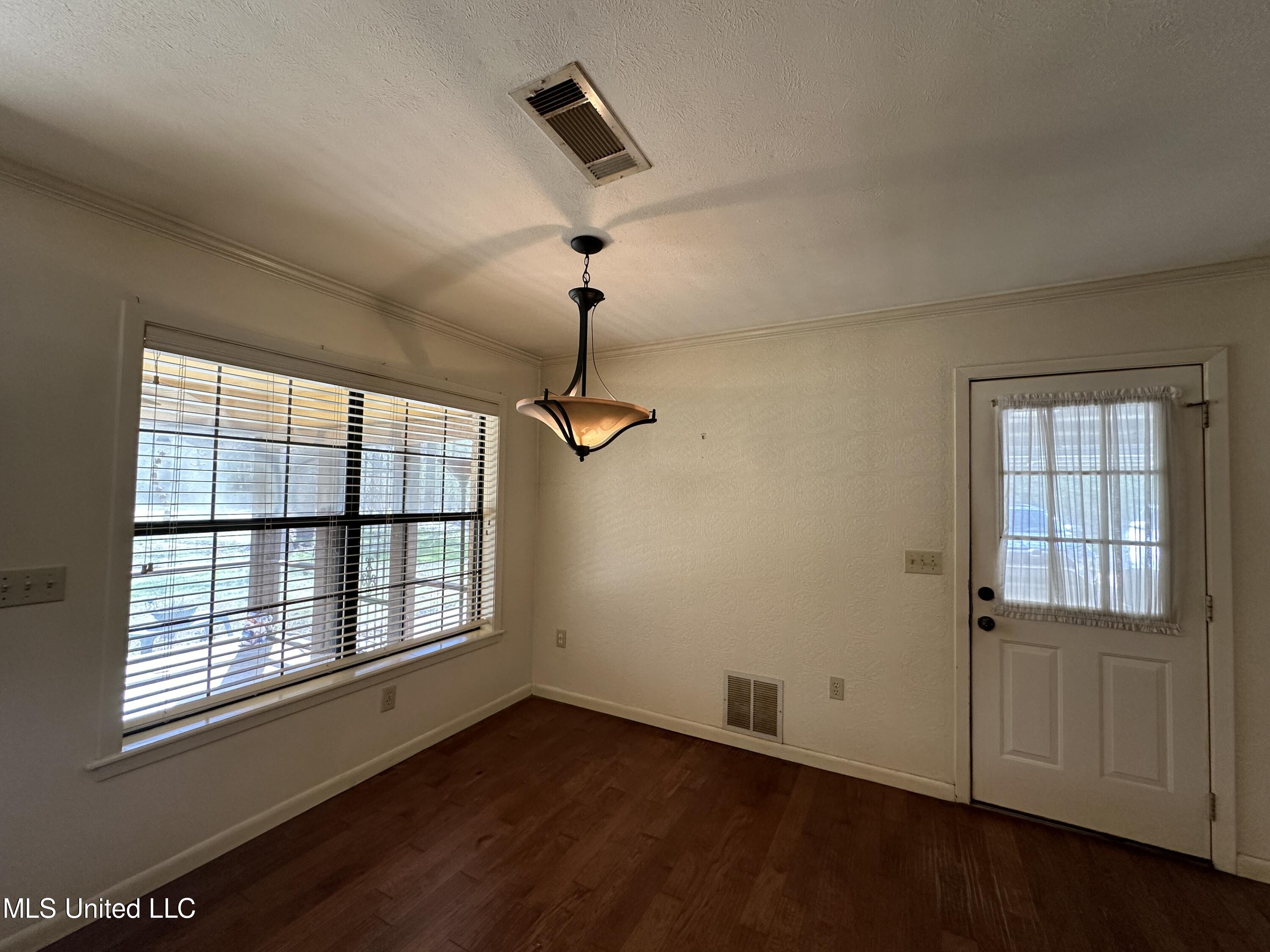 6719 Parsons Road Terry, MS 39170 - Photo 8 of 32 Dining Area