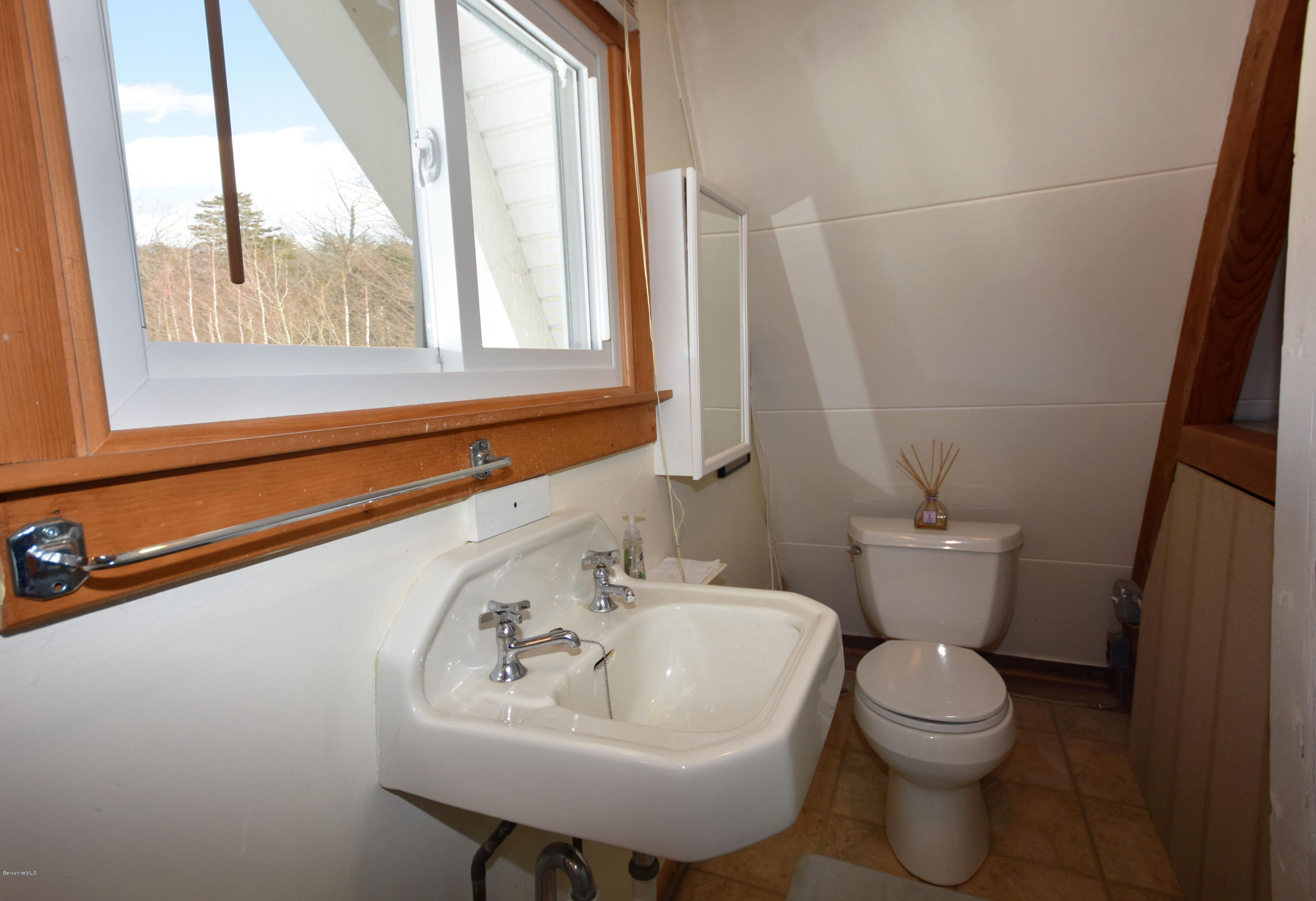 104 Franklin Road Hinsdale, MA 01235 - Photo 13 of 26 Full Bath