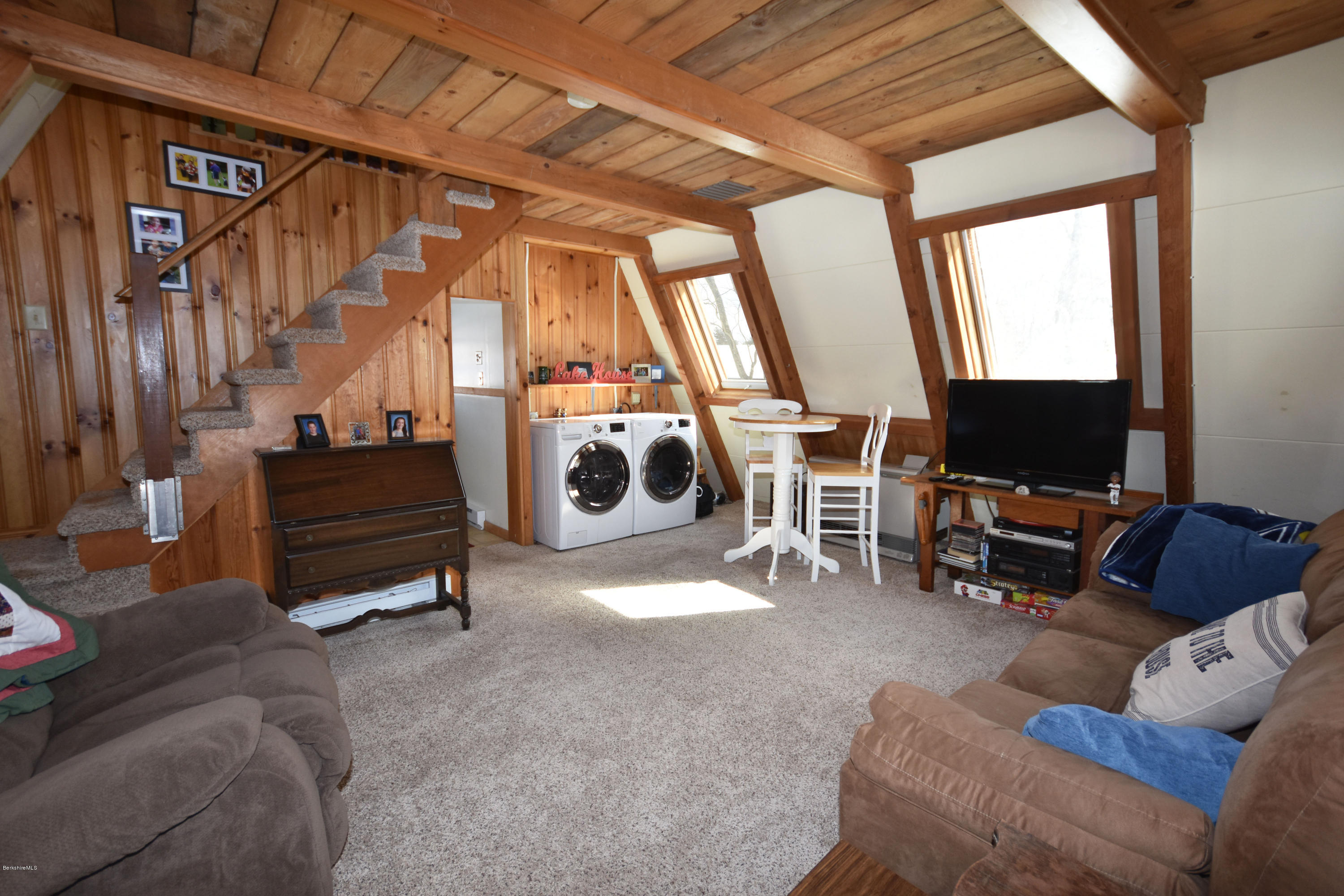 104 Franklin Road Hinsdale, MA 01235 - Photo 5 of 26 Living Room