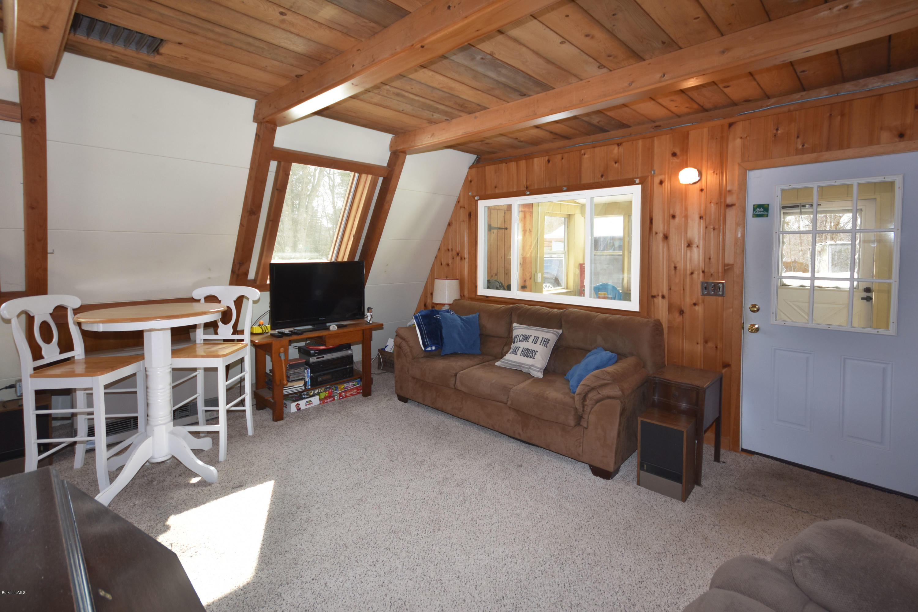 104 Franklin Road Hinsdale, MA 01235 - Photo 6 of 26 Living Room